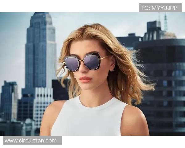 足球明星时尚新宠冰袖引领夏季运动潮流热潮